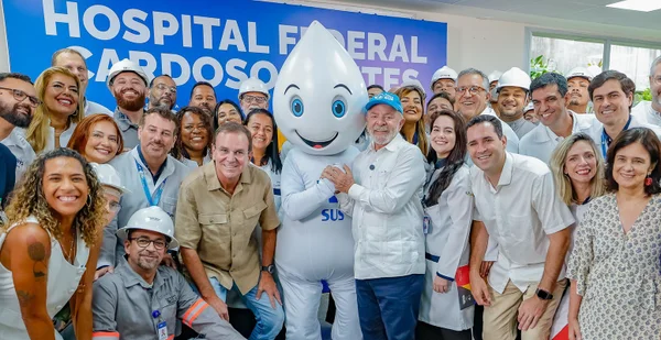 Lula em inauguração do centro de emergência do Hospital Federal Cardoso Fontes, no Rio de Janeiro