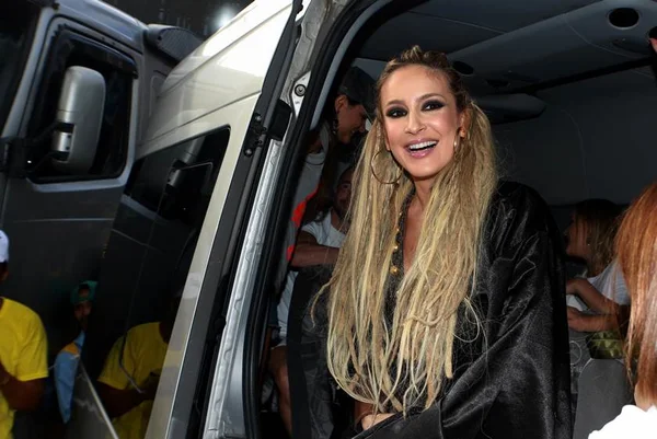 Claudia Leitte se dá mal e perde ação contra Fabíola Reipert