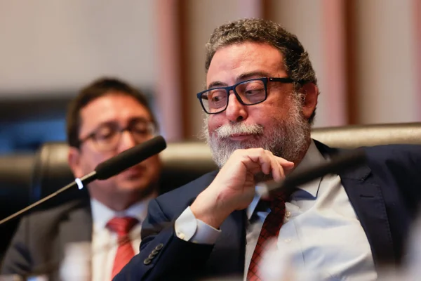 Deputada lê conversas sigilosas de ex-diretor da Abin e é repreendida