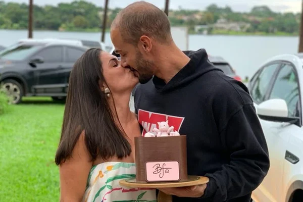 Bruna Timponi e sua porquinha, Olívia, celebram aniversário