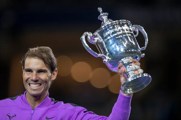 Nadal vence, mas terá de torcer para seguir no ATP Finals