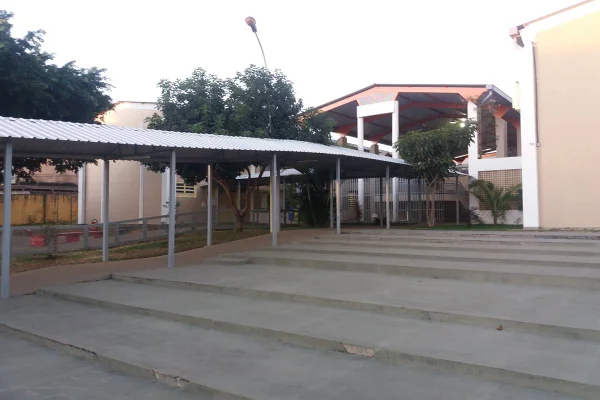Faixada de escola pública