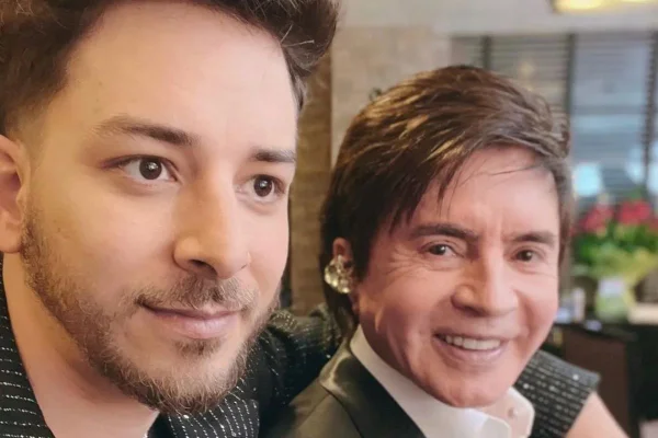 Foto colorida de Junior e Xororó - Metrópoles