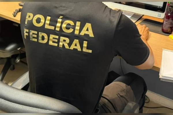 PF investiga servidor por integrar esquema milionário de carga ilegal
