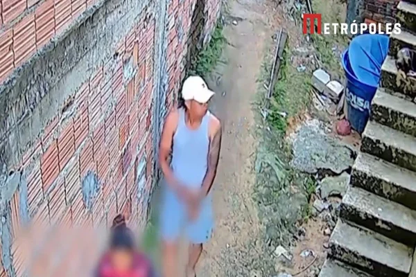 Vídeo: homem ataca adolescente enquanto se masturba no meio da rua