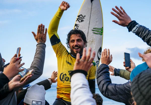 Filipe Toledo. surfista fala sobre saúde mental