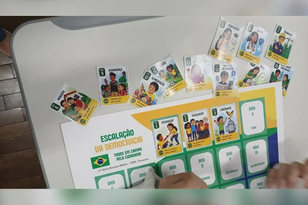Professora cria álbum da Copa que ensina democracia a estudantes - destaque galeria Professora cria álbum da Copa que ensina democracia a estudantes - destaque galeria