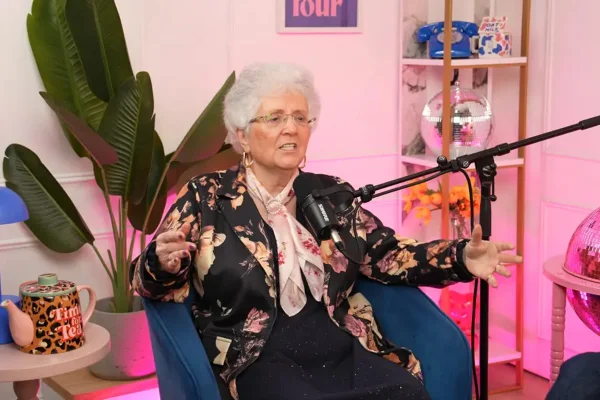 Após 40 anos de celibato, mulher fala sobre vida como acompanhante