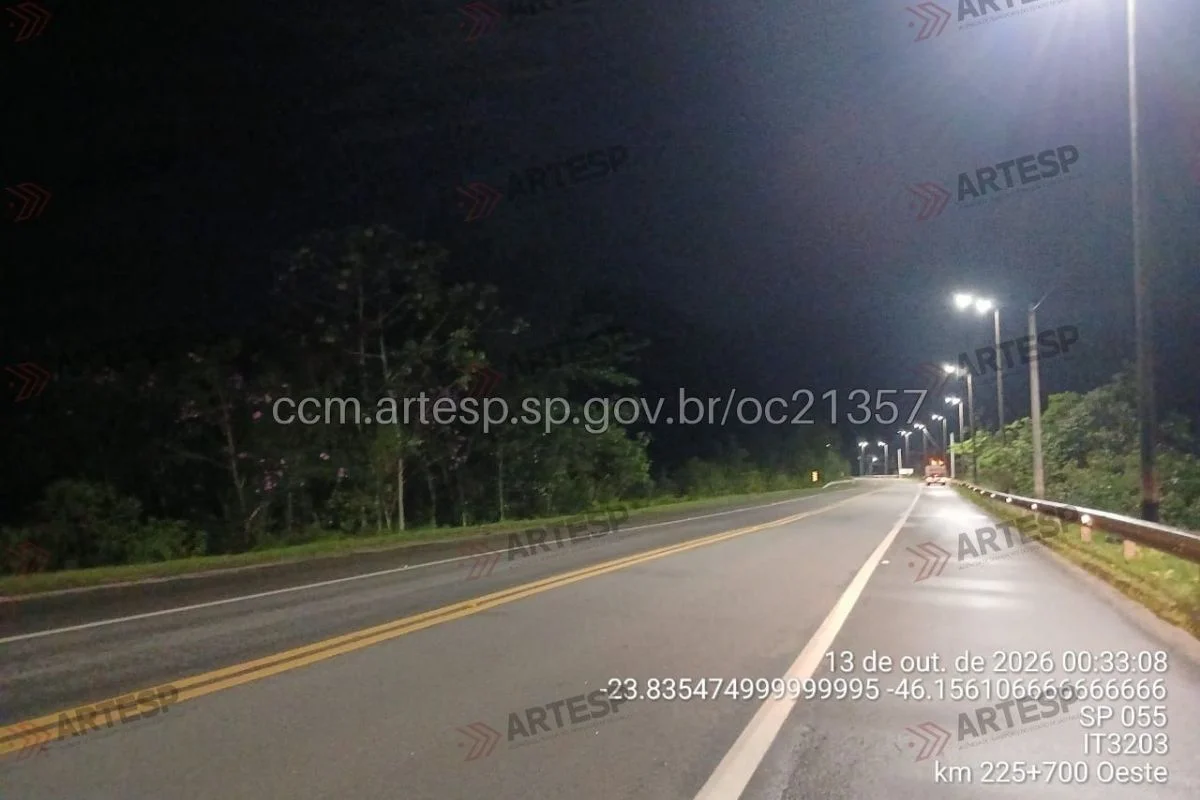 Acidente com carro de luxo deixa 2 mortos na Rio-Santos, em Bertioga - imagem 5 Acidente com carro de luxo deixa 2 mortos na Rio-Santos, em Bertioga - imagem 5