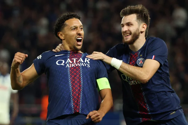 Marquinhos comemorando gol pelo PSG na Champions League