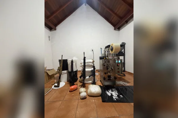 Polícia acha laboratório de drogas do PCC em ação que prendeu vereador