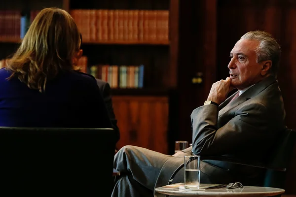 Em entrevista a estrangeiros, Temer pede por “solução rápida” do TSE