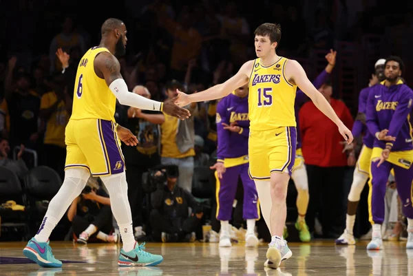 Lakers vencem Golden State e fica mais perto da final do oeste