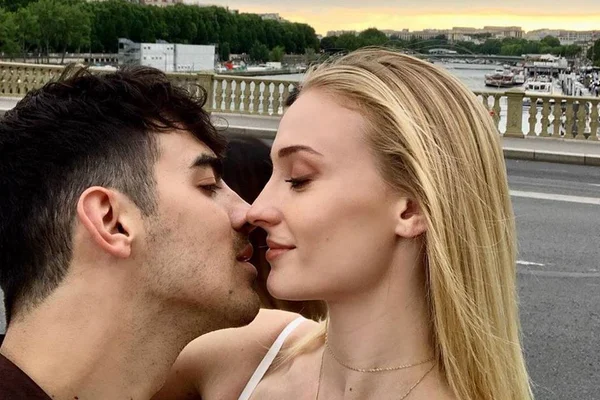 Confira os looks do pré-casamento de Joe Jonas e Sophie Turner