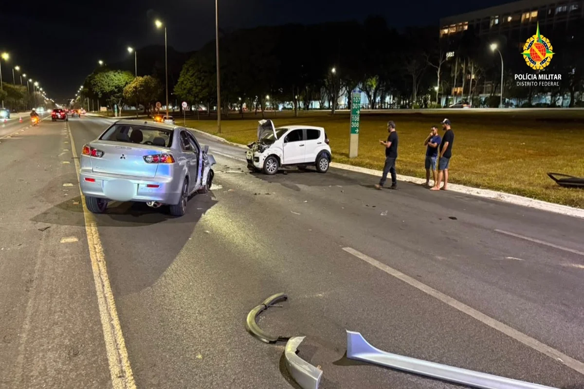 Acidente no Eixão Sul revela drogas em veículo e mobiliza PM