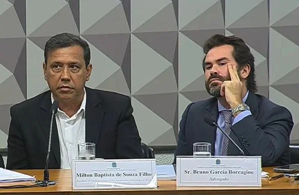 Milton Baptista de Souza Filho e o advogado Bruno Garcia Borragine na CPMI do INSS - Metrópoles