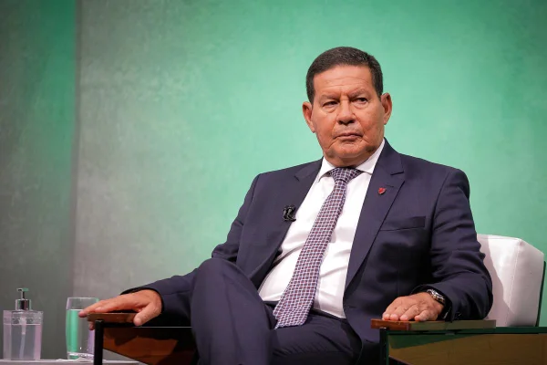 imagem colorida do Vice-Presidente da República Hamilton Mourão