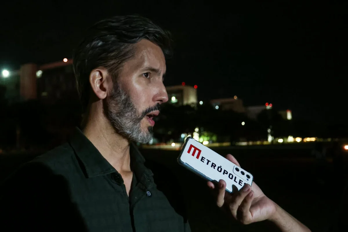 Grass disse que "a política tem que servir às pessoas, e não se servir das pessoas" Grass disse que "a política tem que servir às pessoas, e não se servir das pessoas"