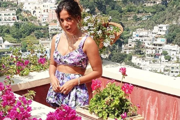 Anitta em palácio na Itália