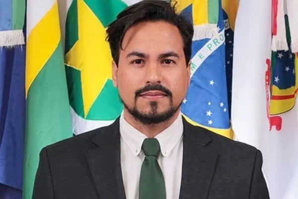 Imagem colorida de vereador - Metrópoles