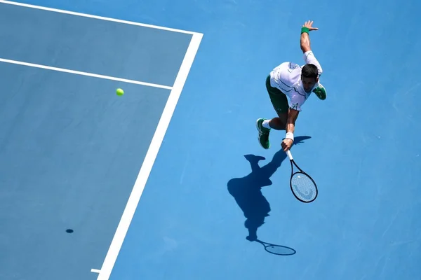 Favoritos, Djokovic e Federer avançam às quartas na Austrália