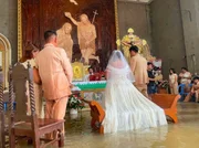 Cerimônia de casamento católica  aconteceu debaixo d'água, mesmo após a paróquia não recomendar