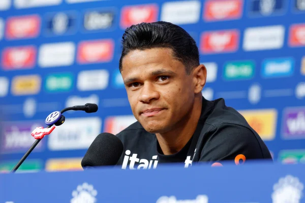 Douglas Santos torce por recuperação de Neymar: “Vai nos ajudar”