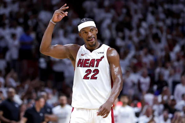 Em noite histórica de Jimmy Butler, Heat vence Bucks