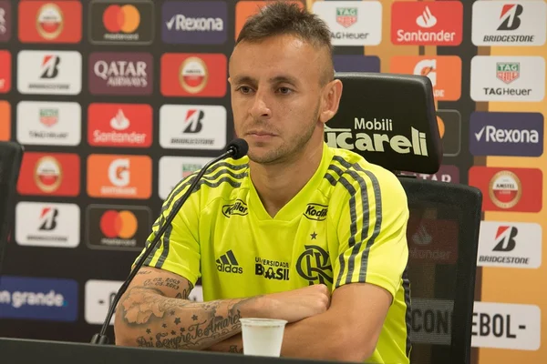Rafinha se inspira no Bayern e crê em avanço do Fla: “Não é nenhum milagre”