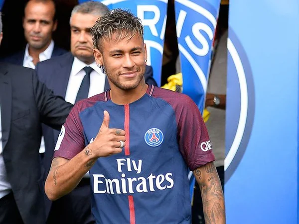 “Tranquilo, eu irei”, teria dito Neymar a jogador do Barcelona