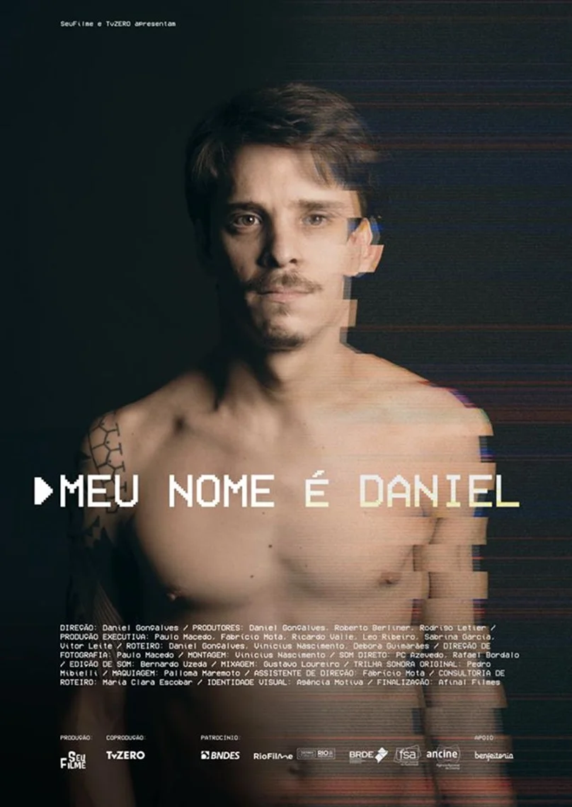 <b>Meu Nome É Daniel</B>: Daniel de Castro Gonçalves nasceu com uma deficiência que nenhum médico foi capaz de diagnosticar. No documentário em primeira pessoa, o jovem relembra sua infância, por meio de registros de família, para tentar entender sua condição, enquanto no presente busca novas respostas para sua doença <b>Meu Nome É Daniel</B>: Daniel de Castro Gonçalves nasceu com uma deficiência que nenhum médico foi capaz de diagnosticar. No documentário em primeira pessoa, o jovem relembra sua infância, por meio de registros de família, para tentar entender sua condição, enquanto no presente busca novas respostas para sua doença