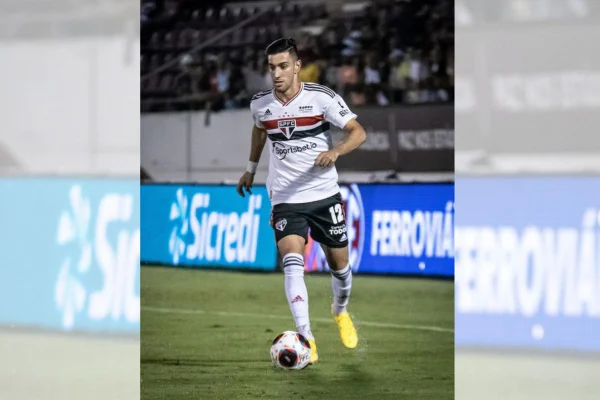 Atacante do São Paulo é acusado de agressão e clube emite nota