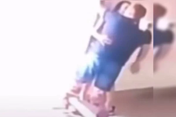 Após esconder traição, vídeo mostra médica beijando amigo de marido
