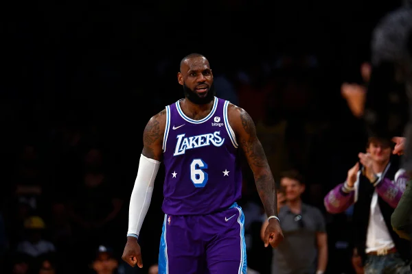 LeBron faz 50 no Wizards e continua saga para evitar vexame dos Lakers