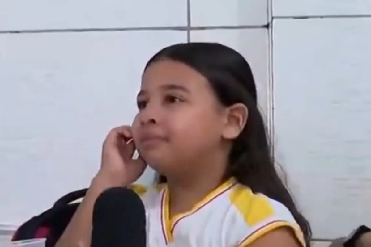 Menina de 9 anos se emocionou em entrevista sobre o Dia das Mães Menina de 9 anos se emocionou em entrevista sobre o Dia das Mães