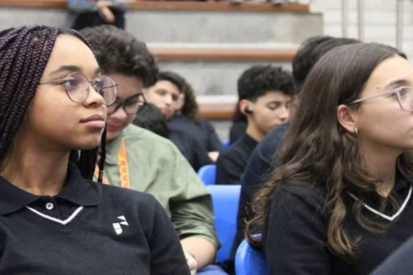 Instituto J&F seleciona 400 alunos para bolsas no centro de negócios