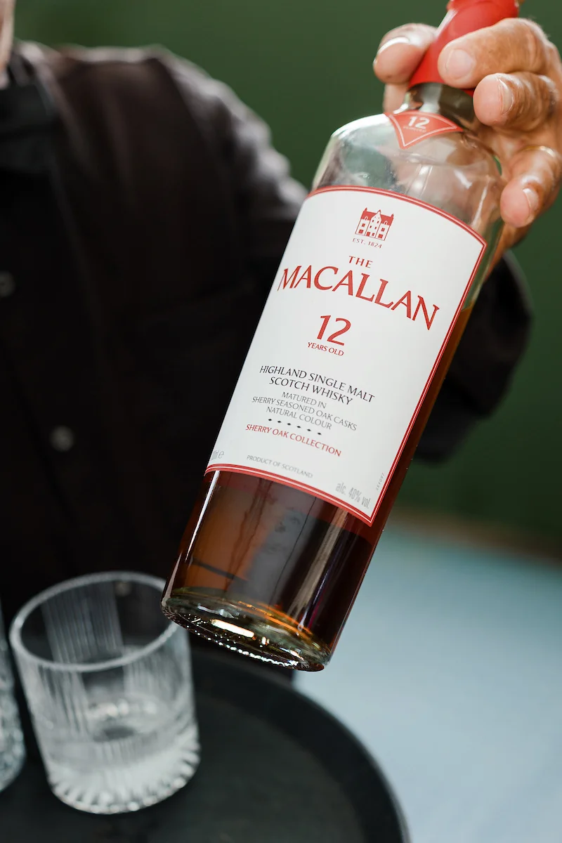 Uísque The Macallan servido aos convidados Uísque The Macallan servido aos convidados