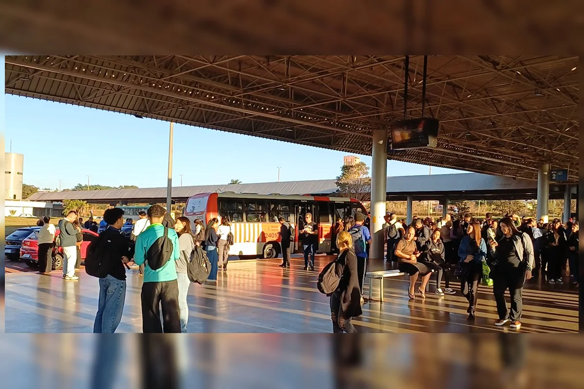 Descarrilamento de trem causa paralisação no Metrô; entenda