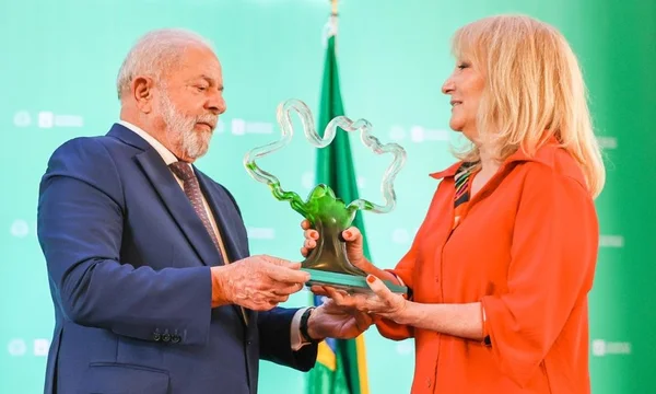Imagem colorida mostra o presidente do Brasil, Luiz Inácio Lula da Silva, e a prefeita de Montevidéu, Carolina Coss - Metrópoles