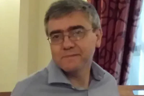 Neil Astles morreu após desenvolver coágulos sanguíneos