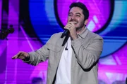 Jonas Mikael Costa Xavier, mais conhecido como Jonas Esticado, é cantor de forró Jonas Mikael Costa Xavier, mais conhecido como Jonas Esticado, é cantor de forró