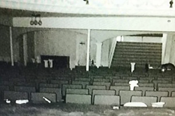 Suposto espírito de atriz morta em teatro é fotografado na plateia