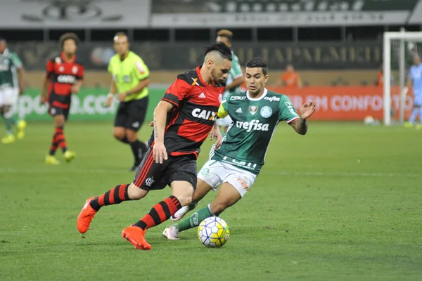Palmeiras e Flamengo concentram 24% das receitas no Brasil