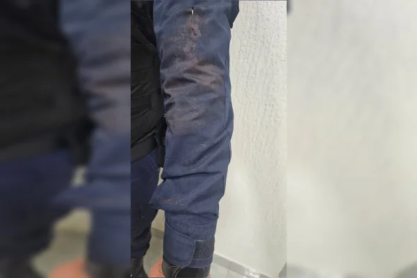 Veja imagens de PM esfaqueado no DF após homem atacar equipe e morrer