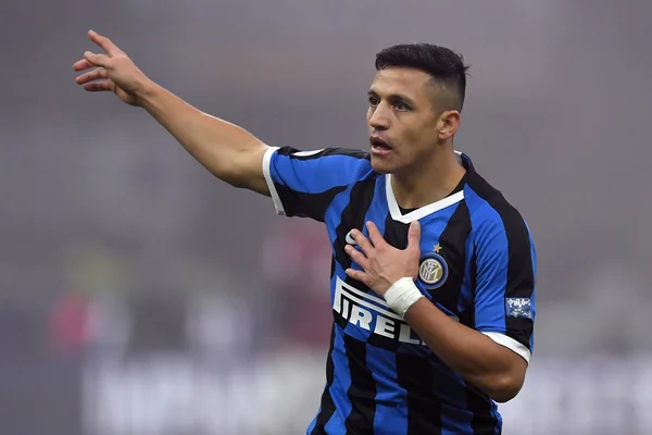 United e Inter de Milão entram em acordo e Sánchez deve ficar na Itália