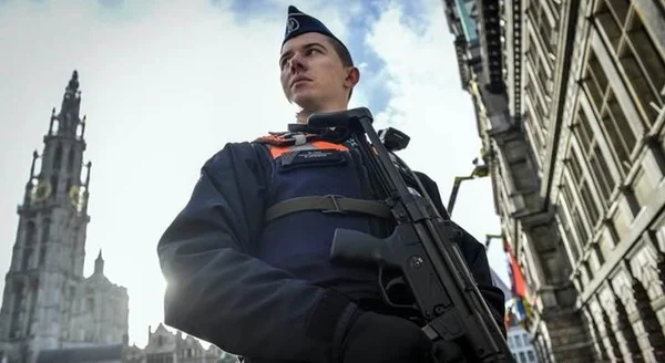 Homem é preso na Bélgica após tentar atropelar multidão