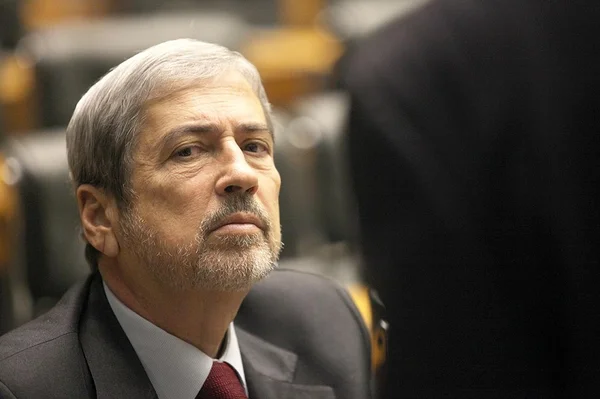 Oposição vai ingressar com ações no STF e na Câmara