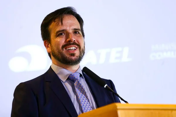 Presidente da Anatel diz que agência pode regular plataformas digitais