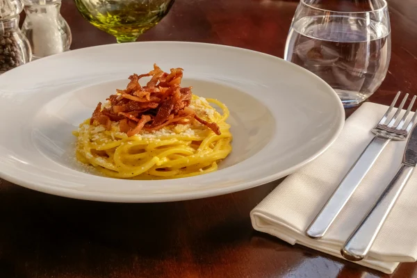 Dia da Itália: receita fácil de carbonara para surpreender em casa