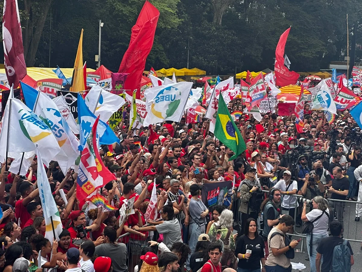 Ato de Lula (PT), na Avenida Paulista, em São Paulo Ato de Lula (PT), na Avenida Paulista, em São Paulo